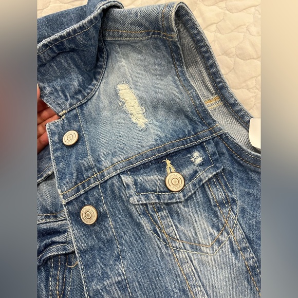 NWT DISTRESSED DENIM VEST SIZE MEDIUM - Picture 3 of 9